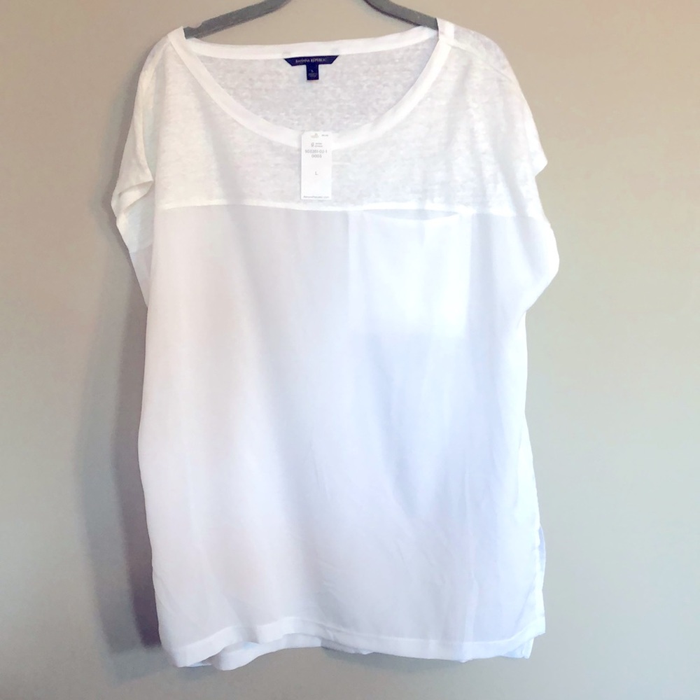 Banana Republic dolman blouse. Top is 100% linen,polyester. White, large. NWT